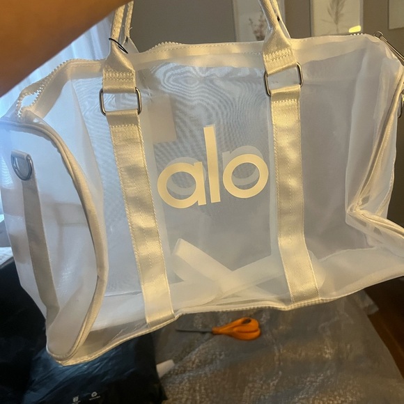 ALO Yoga White mesh duffle! NWT! - Picture 3 of 8